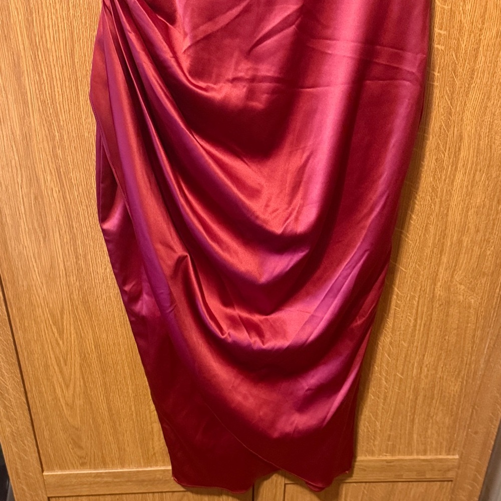 Chic Backless Red Dress - Picture 4 of 8